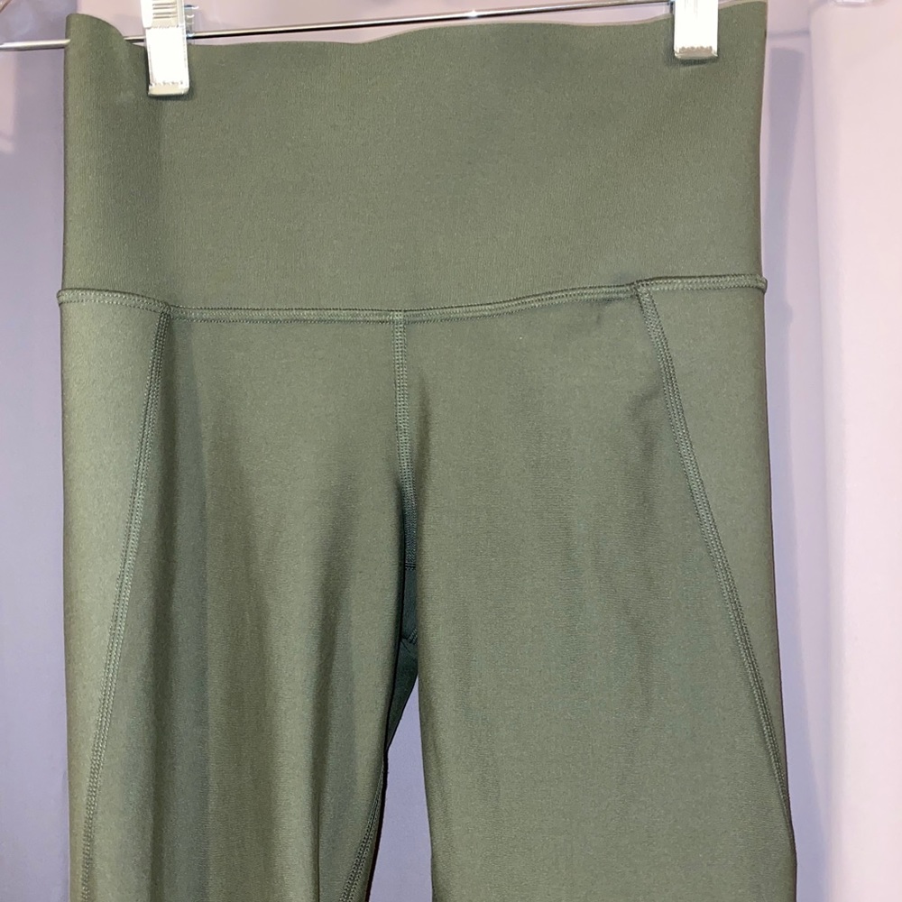 Old navy leggings in hunter pine - Picture 9 of 13
